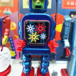 robot-saint-john-disney-millenniumshop-10