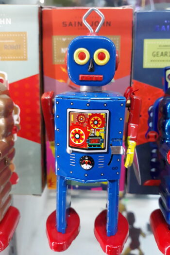robot-saint-john-disney-millenniumshop-11