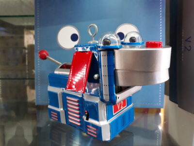 15739020996853970263735126158289 robot-saint-john-disney-millenniumshop-19