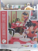 S.H. Figuarts Dragon Ball Z - Son Goku's Eating Moderately tavolo Set by Bandai