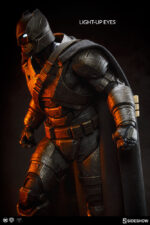 Armored Batman Dc Comics Premium Format™ Figure by Sideshow Collectibles - immagine 4