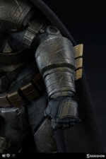 Armored Batman Dc Comics Premium Format™ Figure by Sideshow Collectibles - immagine 13