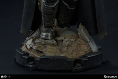 Armored Batman Dc Comics Premium Format™ Figure by Sideshow Collectibles - immagine 15