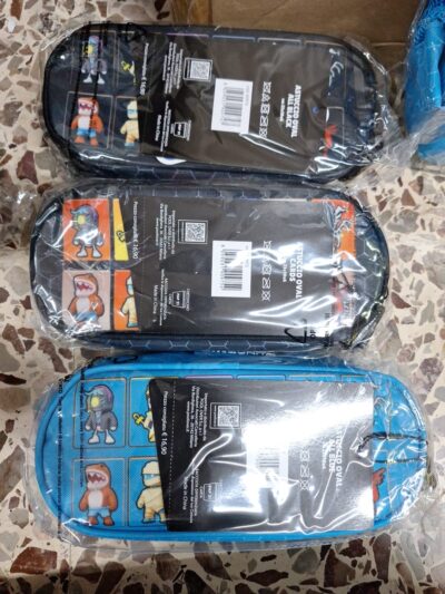 Stumble Guys Astuccio Oval Tinta Unita 3 Games 3 Colorazioni Pool Over In Stock - immagine 3