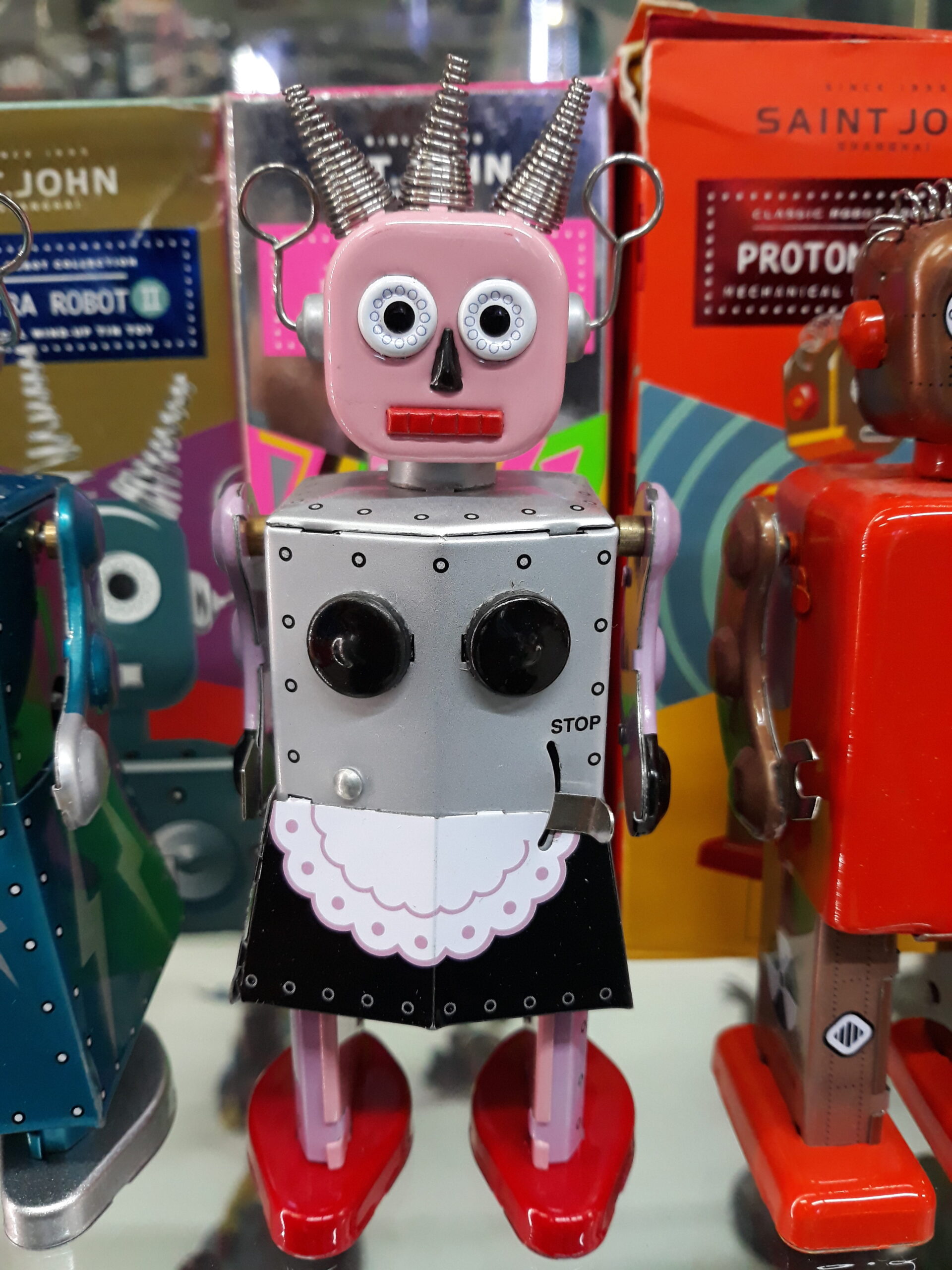 robot-saint-john-disney-millenniumshop-7
