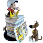 Lucky Luke: Lucky Luke and Rantanplan Stack of Comics Collector Figure