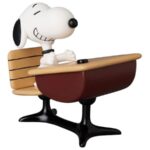 Peanuts UDF Series 18 Mini Figure Snoopy with desk 9 cm