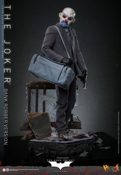 The Dark Knight DX Action Figure 1/6 The Joker (Bank Robber Version) 30 cm by Hot Toys - immagine 16