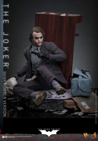 The Dark Knight DX Action Figure 1/6 The Joker (Bank Robber Version) 30 cm by Hot Toys - immagine 15