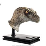 Jurassic Park III Bust Female Velociraptor White Queen 75 cm by Ecc Elite