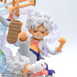 One Piece World Collectable Figure Premium - Monkey D. Luffy -Gear 5- Special Bandai Premium Exclusive - immagine 6