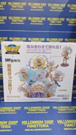 One Piece World Collectable Figure Premium - Monkey D. Luffy -Gear 5- Special Bandai Premium Exclusive - immagine 11