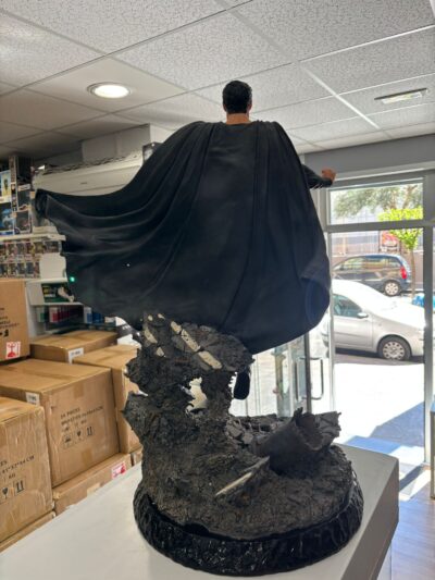 Zack Snyder's Justice League Statue 1/4 Superman Black Suit 65 cm by Weta Workshop - immagine 5