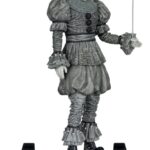 It Welcome to Derry Movie Maniacs Figure Pennywise (Black & White) 16 cm