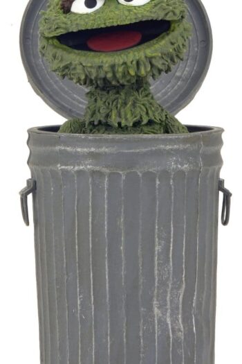 Sesame Street Ultimate Action Figure Oscar the Grouch 18 cm